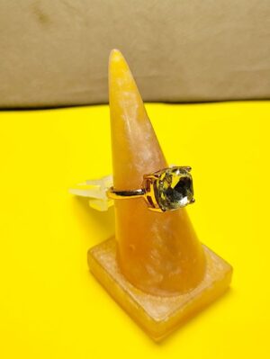 انگشتر طرح نگین درشت