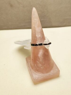 انگشتر طرح کلاسیک سنگ دار