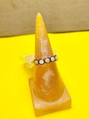 انگشتر نگین دار طرح زنجیری