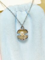 گردنبند پاکتی طرح صدف مروارید دار