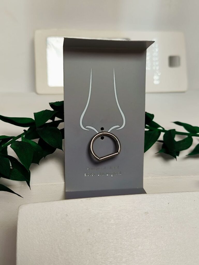 پیرسینگ بینی مشکی مدل جدید